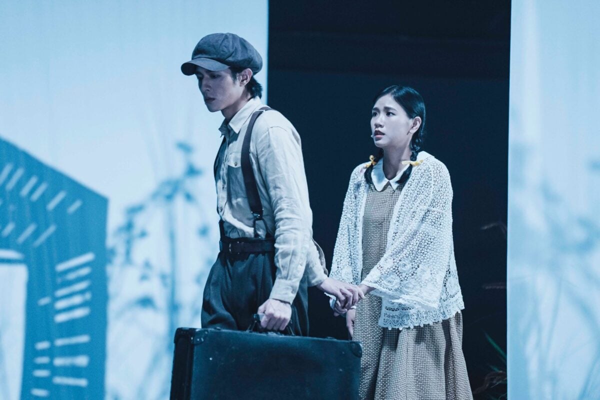 ▲《夢蛇》劇照，林怡婷在片中飾演劇創所的學生，也親自出演片中劇中劇的舞台劇表演，左為演員黃禮豐。