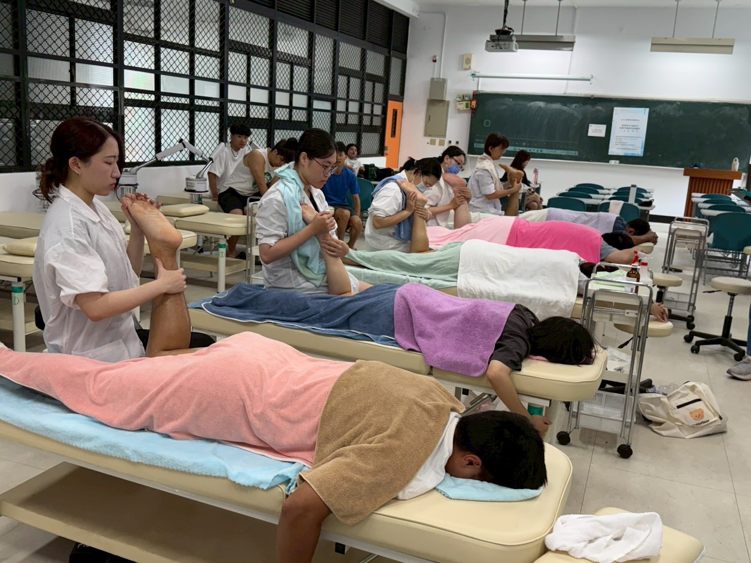 大葉藥保系5生考取瑞典式按摩國際證照 實力升級 - https://www.watchmedia01.com