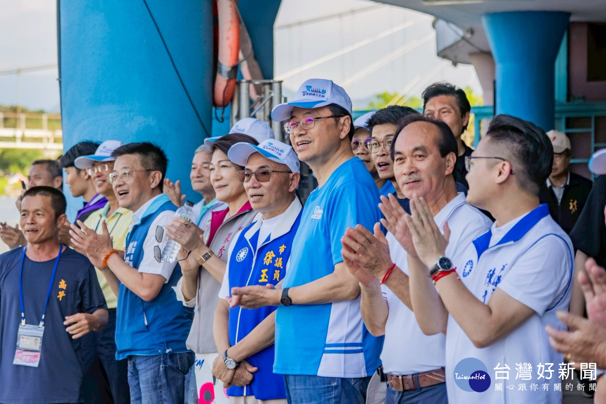 張市長為所有選手加油。