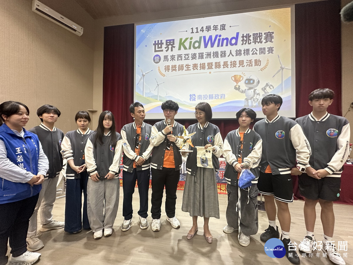 同學暢言心得。（記者扶小萍攝）