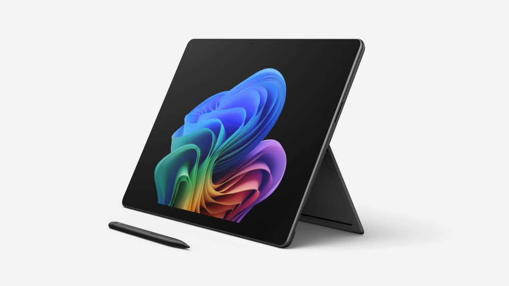 全新 Surface Pro 提供白金、墨黑兩款配色,將平板的靈活性結合完整 Windows 的強大功能,使用者可於同一裝置從繪圖、筆記到完整電腦作業自由切換。