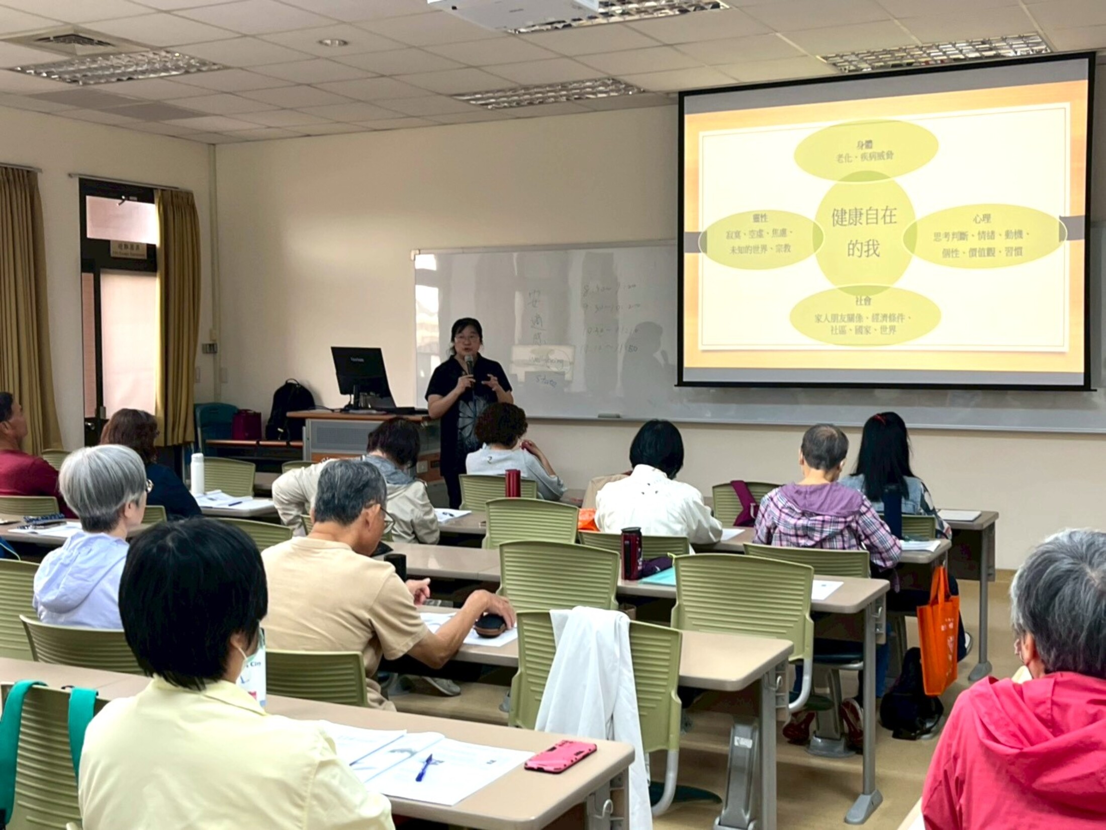 重返校園不嫌晚！中山醫大30+大學開放報名 助攻第二專長與職涯升級