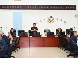一面鏡子 一顆西瓜 道出領導與服務最重要的一堂課 花蓮縣警察局邀張錦貴教授分享 榜樣的力量 用故事啟發警察初心 20 %E4%BA%8C 63