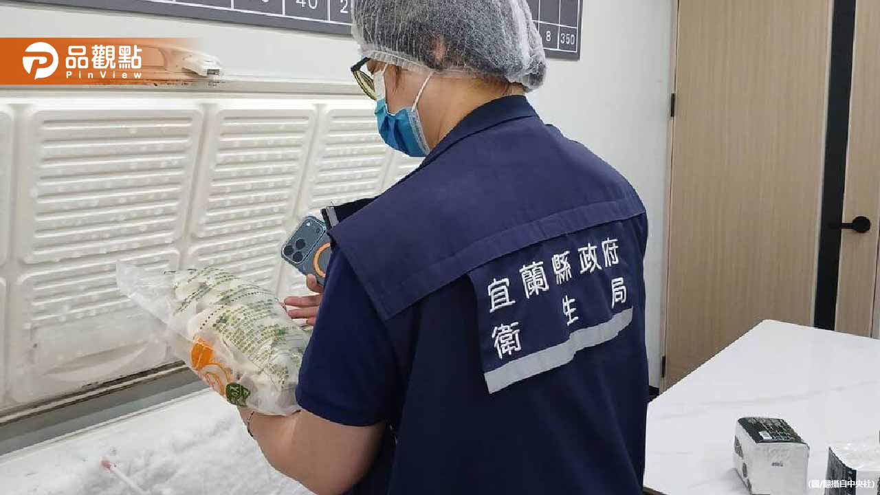 塑膠袋下鍋煮水餃！宜蘭名店超扯行為　衛生局開罰