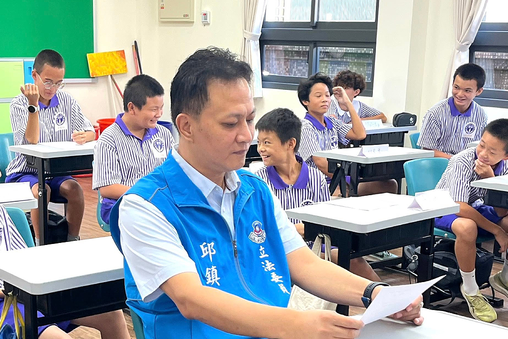 苗栗待中央核定教育經費超過22億　邱鎮軍點名鄭英耀考察給交代 209
