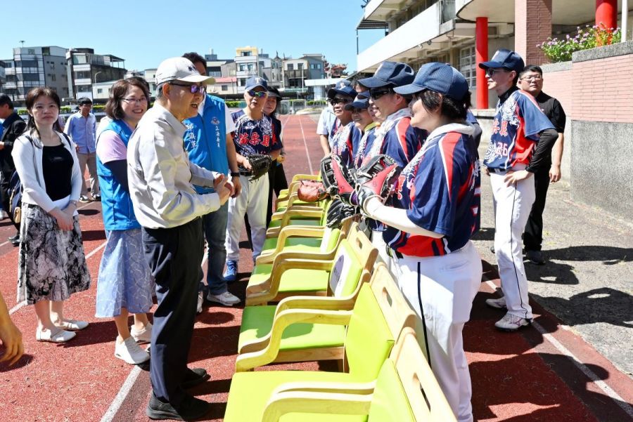 教育部長鄭英耀  訪視苗栗縣校園建設