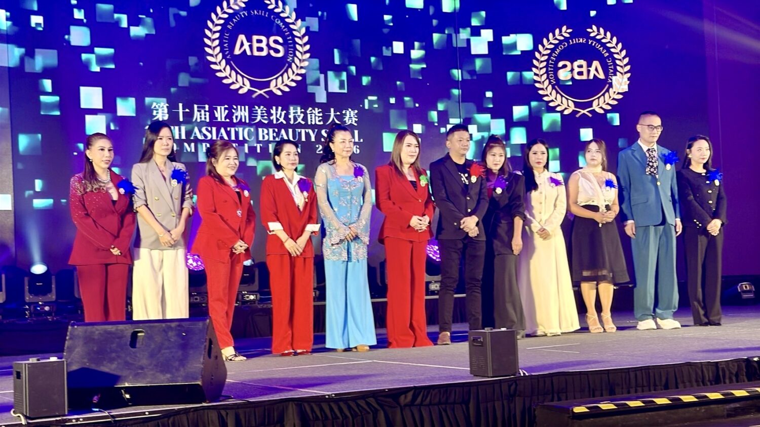 第十屆ABS亞洲美妝技能大賽開幕典禮盛大舉行，來自亞洲各國評審及產業代表齊聚一堂，共同見證美業國際交流盛會。（圖／CIBE提供）