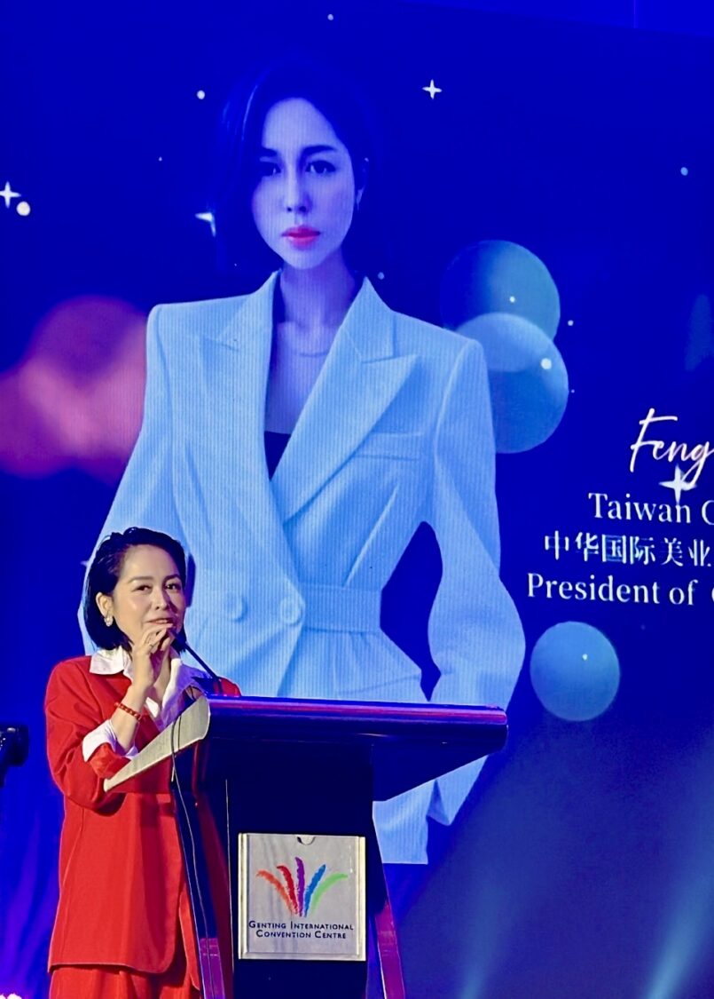 CIBE理事長馮晏昀受邀於ABS亞洲美妝技能大賽國際論壇發表演說，分享台灣美業教育發展成果及國際合作願景，獲得各國與會代表高度關注。（圖／CIBE提供）