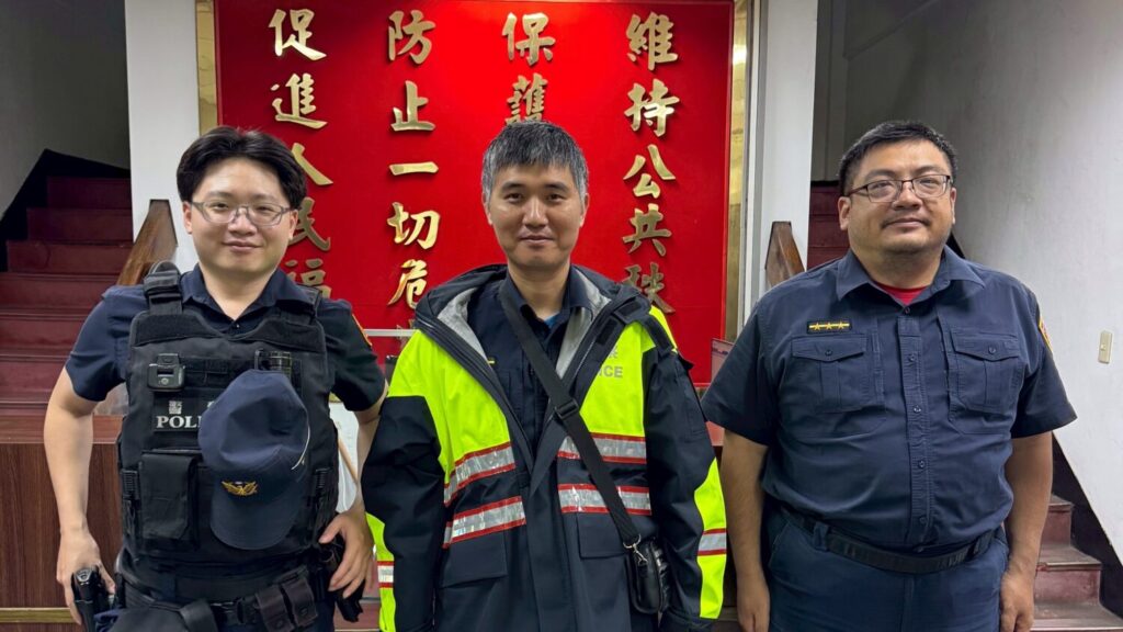 內湖派出所警員李鳳翔(左)、吳昇峰(中)、康元傑(右)。（圖／記者薛秀蓮 翻攝)