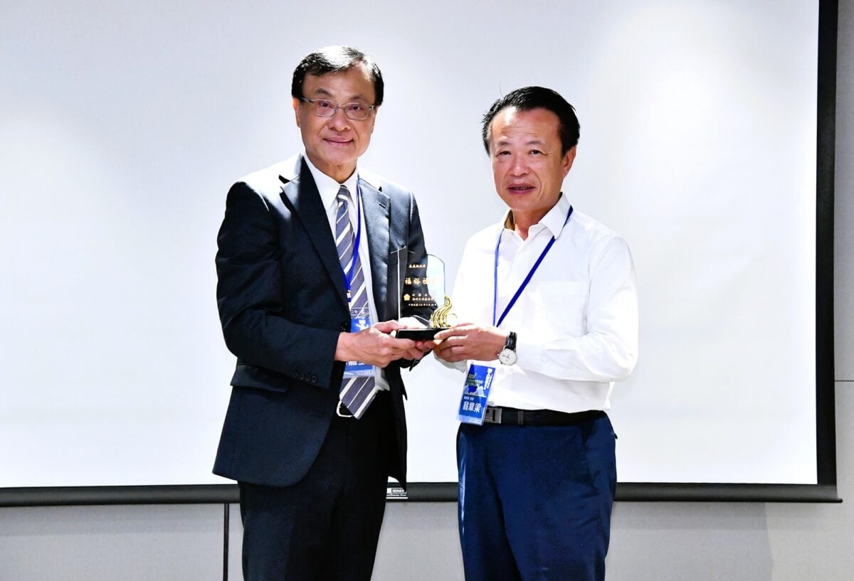 ▲海基會董事長蘇嘉全與嘉義縣長翁章梁於活動中互動交流，展現嘉義歡迎台商投資的誠意。（圖／海基會提供）