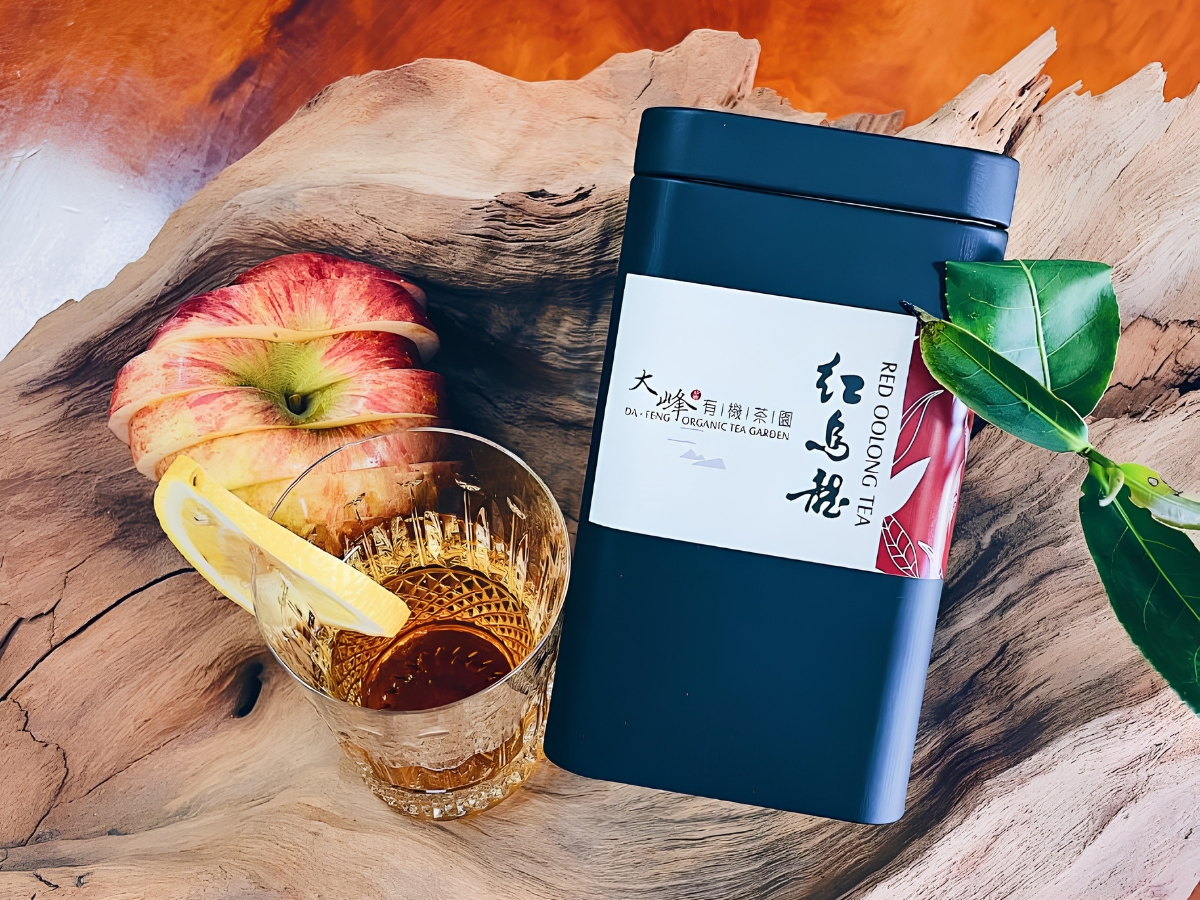 《大峰有機茶園DA-FENG TEA HOUSE》有機紅烏龍茶湯呈現較深琥珀色，茶感厚實，適合喜歡熟果香、濃郁尾韻與飽滿茶湯層次的飲茶族群（圖/Medick Marketing Ltd.提供）