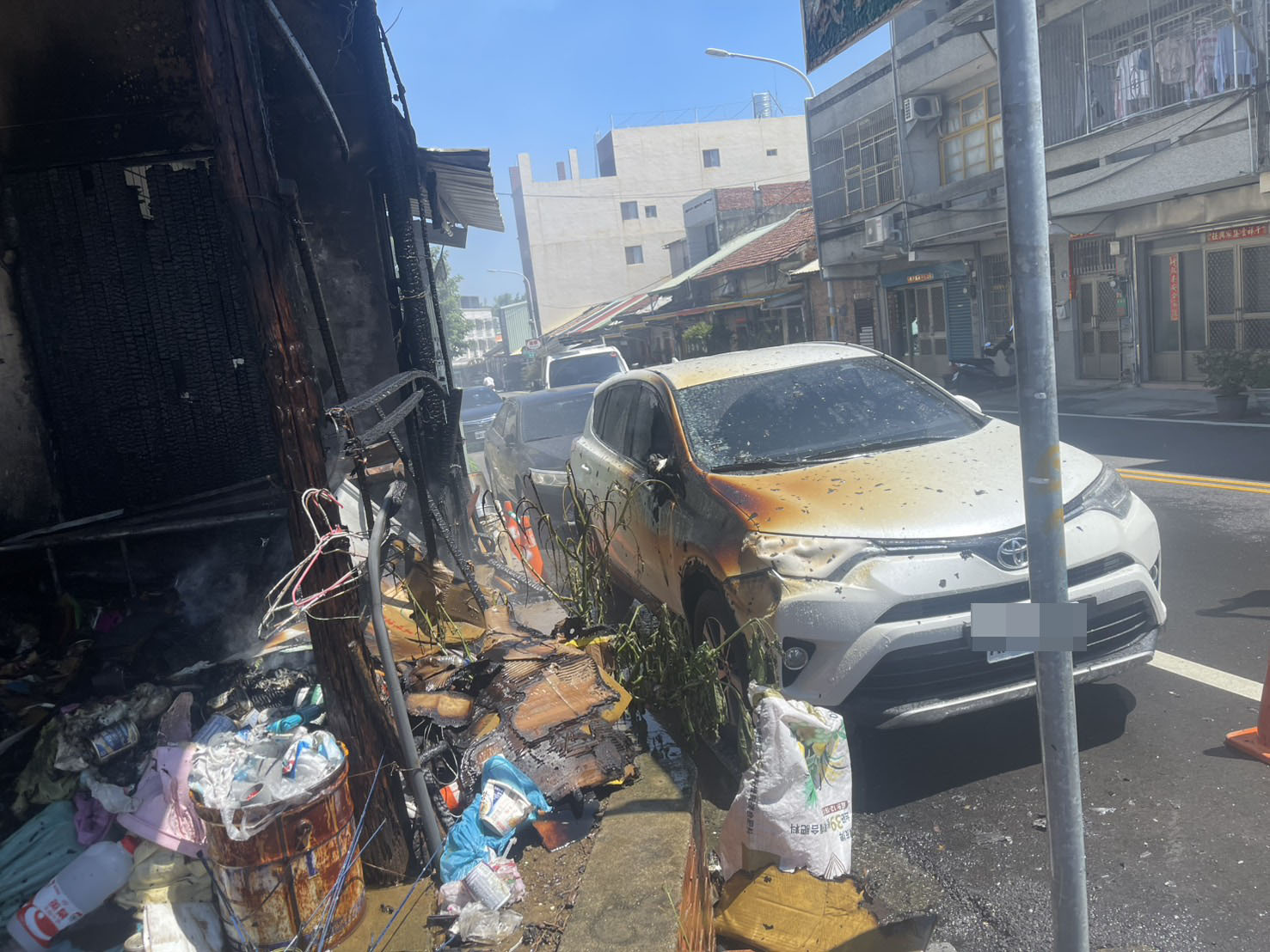 悚！芬園回收物堆放起火狂燒　火舌吞噬休旅車畫面驚險 - https://www.watchmedia01.com