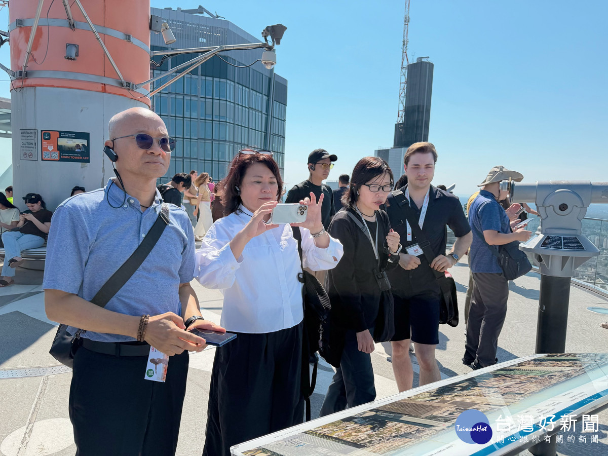 嘉義市長黃敏惠昨（22）日率領市府團隊抵達德國法蘭克福，展開德國、荷蘭城市交流考察行程／市府提供