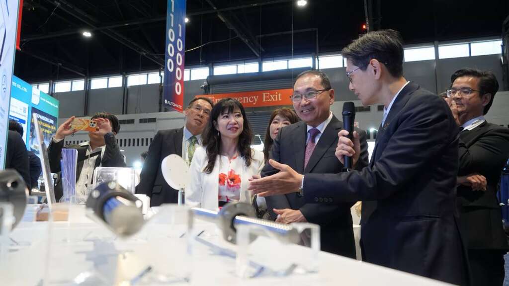 ▲新北市長侯友宜率領20家智慧製造、自動化、工業AI及關鍵零組件企業共同參展，並出席「新北館」開幕。