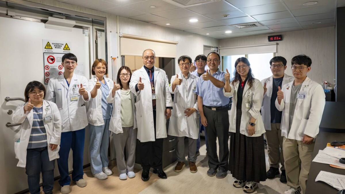 她10年來手抖到去銀行領錢都難！77歲接受「神波刀」重拾平靜