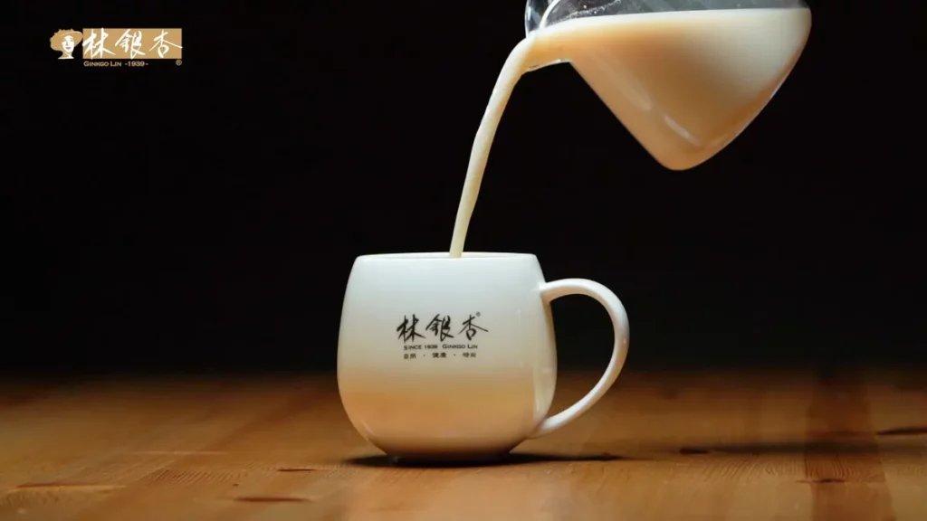 一口純粹，一份安心，一種百年傳承。林銀杏傳承東方養生智慧，品味純粹杏仁本味。