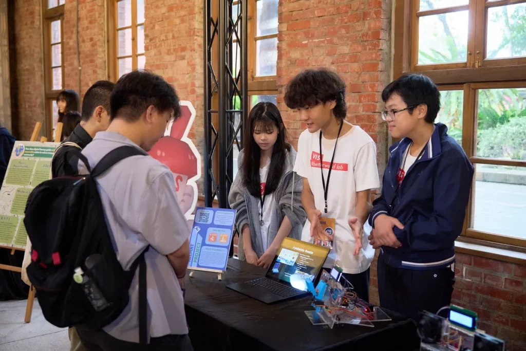VIS 國際實驗教育PBL成果展，八年級學生探討永續性、無障礙設計與自動化科技之間的關聯，思考未來城市如何讓更多人受益