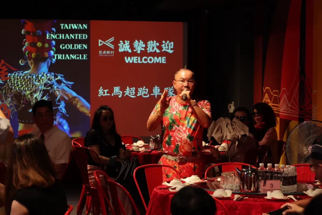 紅馬車隊展開忠貞之旅，展現經典名車的魅力風采。