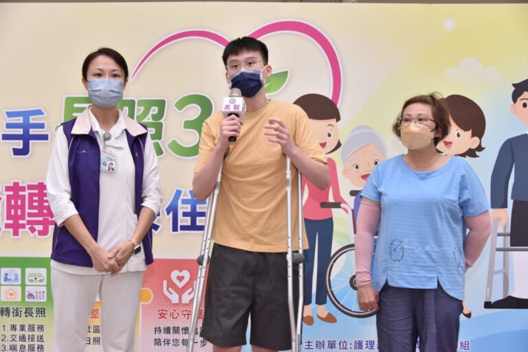 活動中邀請到一位使用長照服務，卻不是高齡長者的病人，跟民眾分享長照的申請與使用心得。(圖/主辦 提供)
