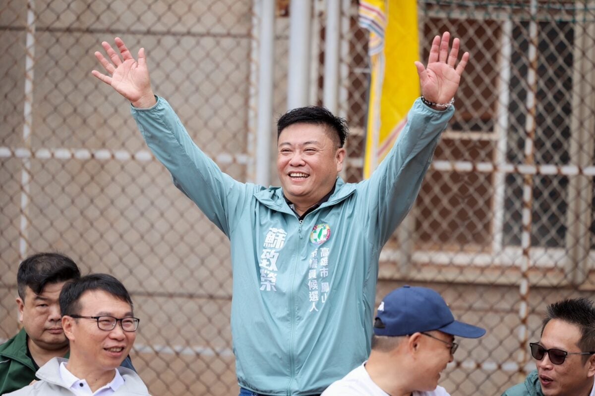 ▲民調反映民意不是製造民意，鳳山區議員參選人蘇致榮質疑封閉式調查：高雄人終將用選票說話。