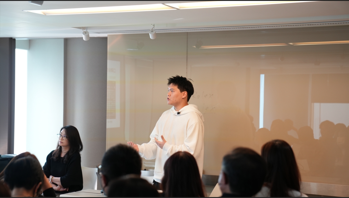 「Ditto 迪拓新媒體」 創辦人柳牧廷向策略投資方彥星喬商團隊簡報 Ditto 核心服務，雙方強強聯手，打造全新行銷生態。