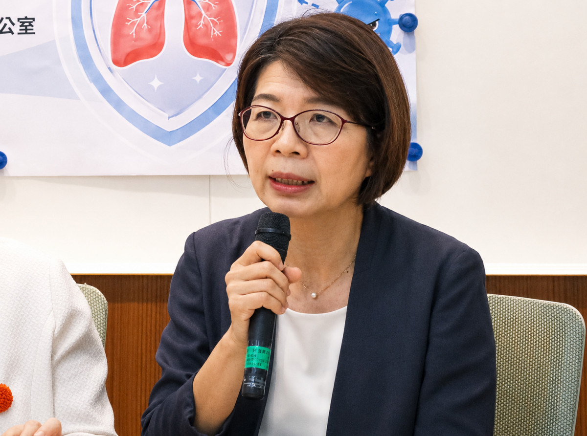 黃秀芳委員指出，應穩定編列年度預算儲備新冠疫苗、快篩與抗病毒藥物。