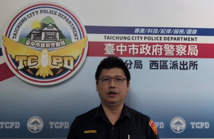 在派出所內持刀欲自殘員警奪刀保護女子安全