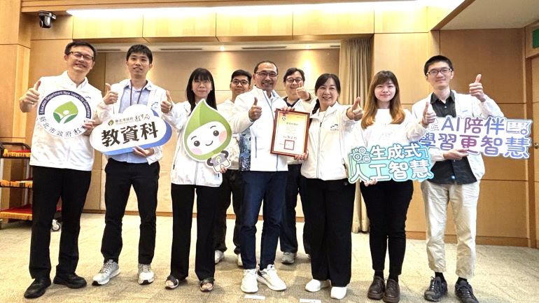 穩築AI教育高速公路 新北教網中心再奪全國特優 31 《圖說》新北教網中心蟬聯教育部評比特優 打造AI教育最強數位後盾。〈教育局提供〉