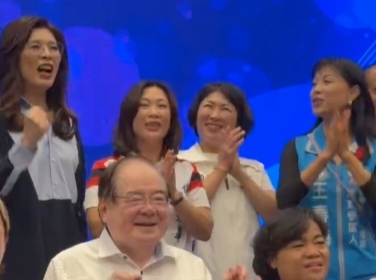 ∆鄭麗文表示，台東縣長一屆做的比一屆好，下一屆要選的壓力很大，希望大家多給國民黨提名台東縣長候選人吳秀華鼓勵與支持，讓她高票當選，「不止五星級，達到六星、七星！」（圖／記者 陳志強 攝）