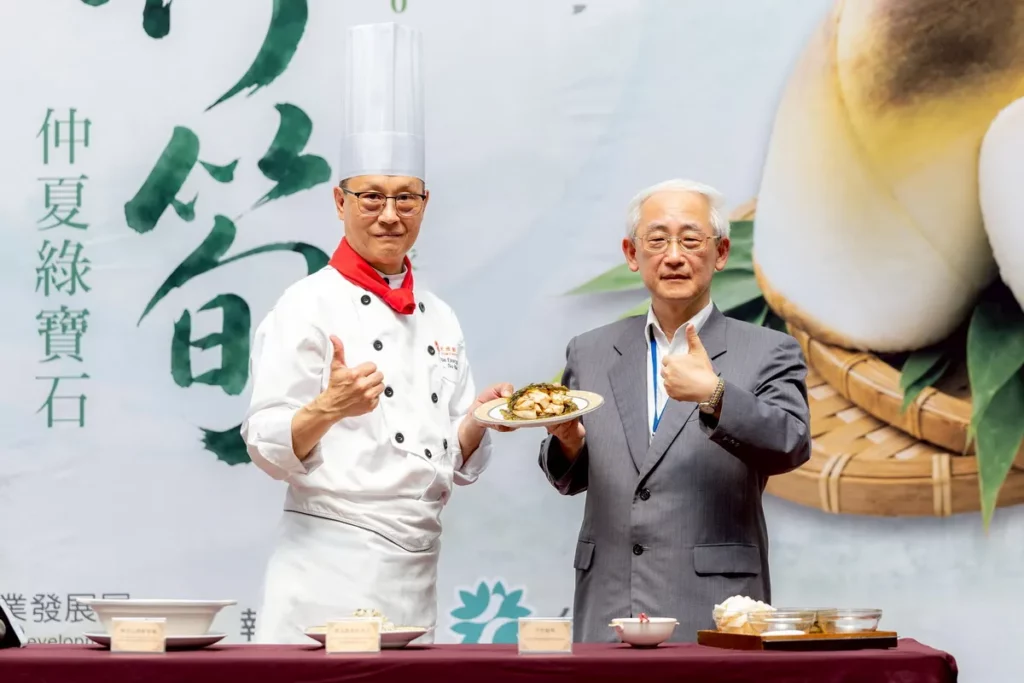 王三中副局長與天成飯店主廚展示綠竹筍料理