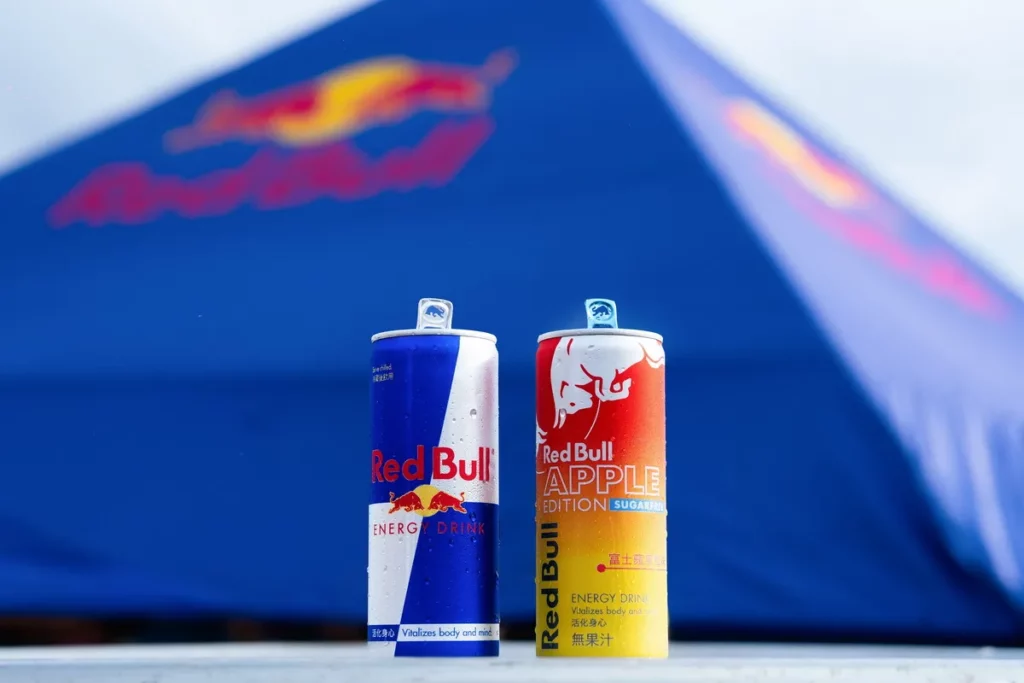 Red Bull Apple Edition 富士蘋果風味，以富士蘋果清甜果香結合薑的微辛香氣，帶來輕盈暢快的味覺享受。(Red Bull 提供)