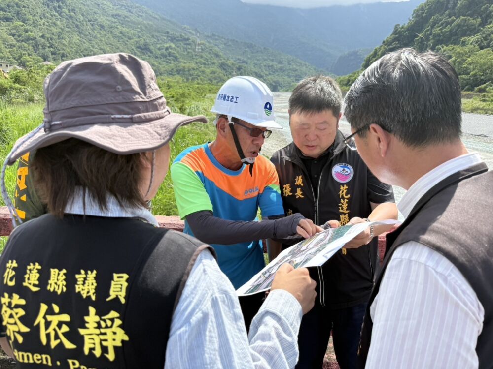 花蓮萬里溪堰塞湖成隱憂　張峻親會勘盼中央地方攜手合作 223