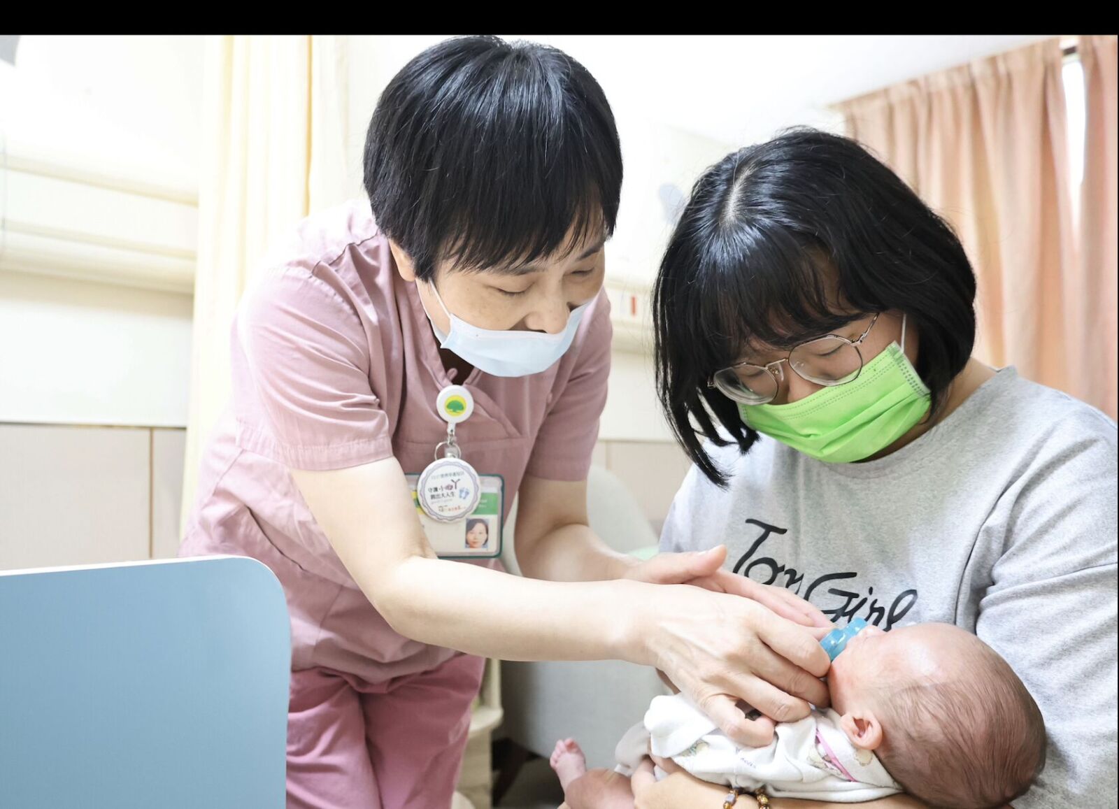 「極低體重早產兒」接回家難照顧？ 國泰醫院創新共照病房手把手教學 213