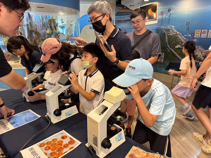 東北角「珊瑚小學堂」親子共學 體驗珊瑚復育的奧秘