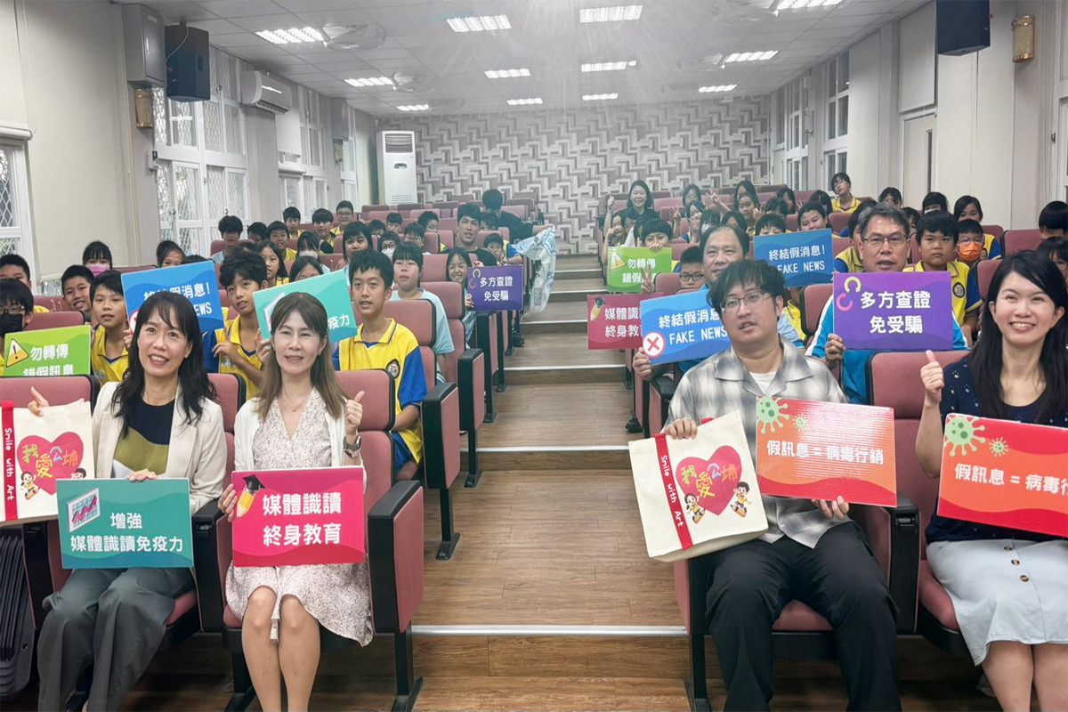 桃市府新聞處攜手桃園市在地三家有線電視，前進蘆竹區公埔國小舉辦「媒體體驗營」。<br /><br /> 