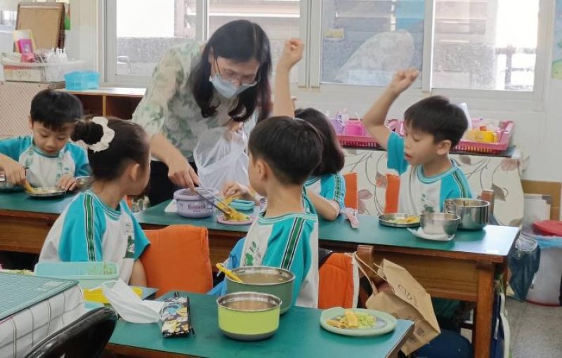 台南下學年國中小導師午餐全面補助