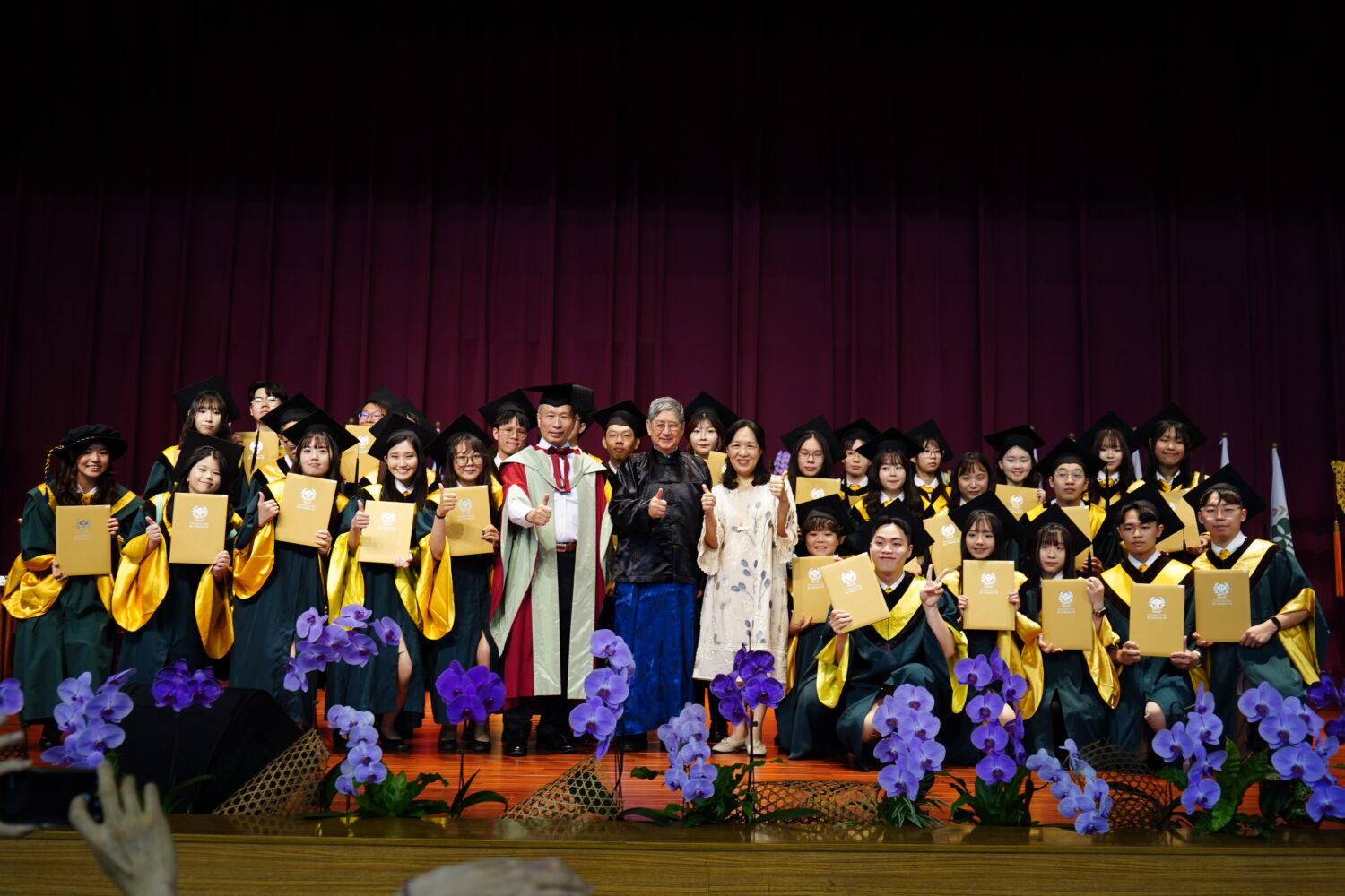 高餐大30週年畢業典禮暨謝師祝望典禮 頒授名譽博士表彰李清波見證學子榮耀啟程