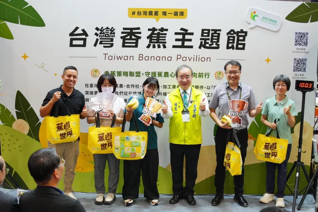 農業部胡忠一次長與互動挑戰者合影。