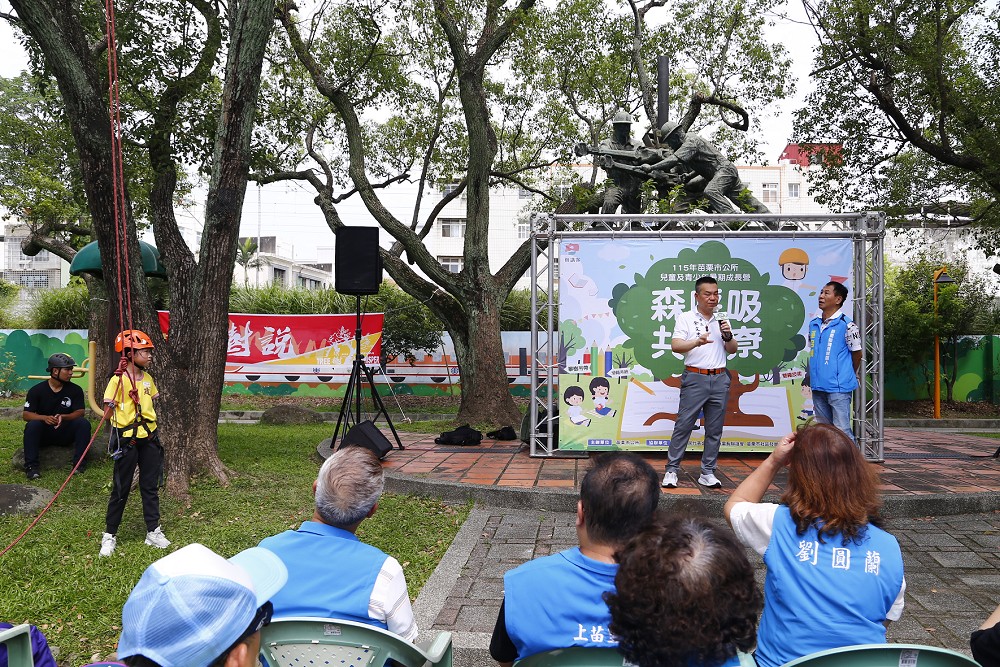 苗栗市暑期成長營　余文忠帶孩子體驗攀樹學客語 235