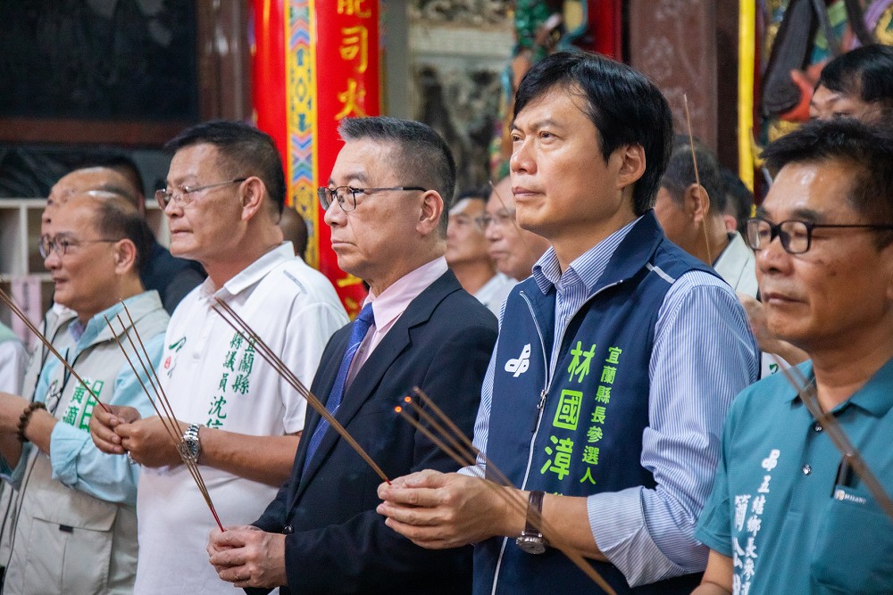 林國漳偕徐國勇颱風天開基灶君廟祈福　籲立法院盡速通過防汛救災經費 235