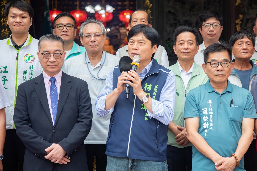 林國漳偕徐國勇颱風天開基灶君廟祈福　籲立法院盡速通過防汛救災經費 237