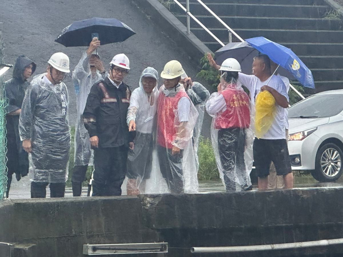 ▲大豪雨狂襲旗山、美濃，陳其邁視察抽水站肯定治水發揮效果。
