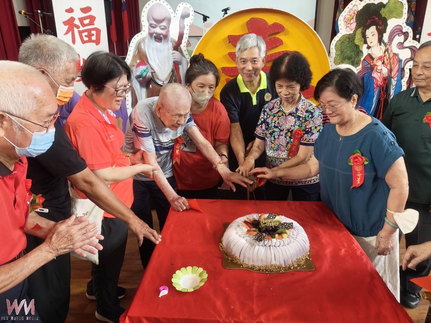 齊聲飛颺樂團獻藝中彰榮家　慶生會洋溢夏日溫情 - https://www.watchmedia01.com