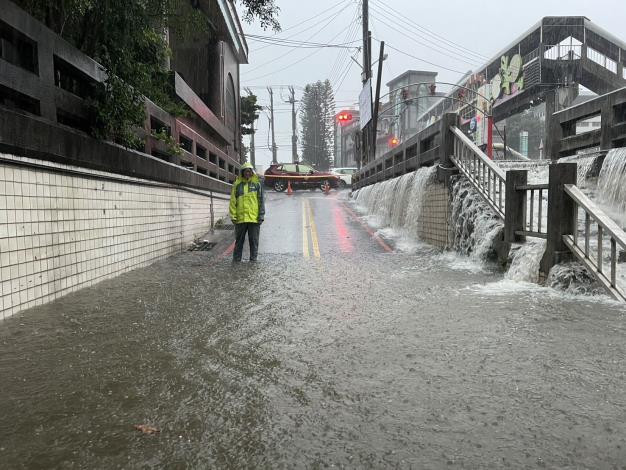新竹縣多處地下道淹水。