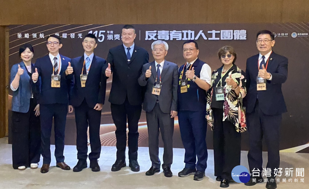 桃園市少年警察隊獲選行政院毒品防制會報115年「拒毒預防組」反毒績優團體獎。