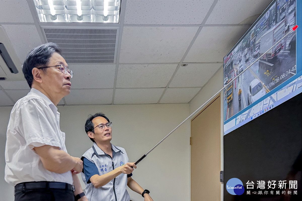米克拉颱風強降雨鋒面來襲，桃園市長張善政於水務局水情中心聽取報告並進行指揮調度。<br /><br /> 