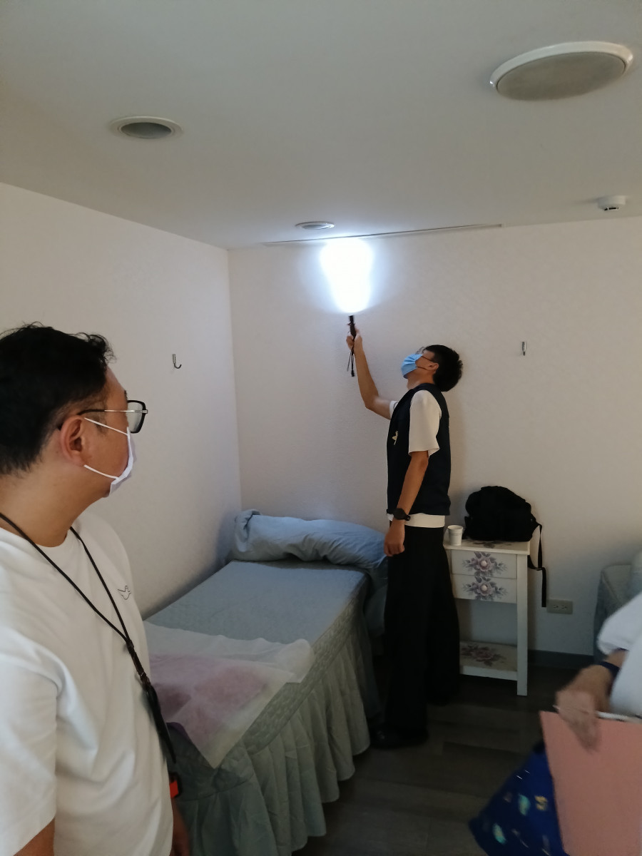 聯合稽查警員稽查隱匿式針孔攝影設備