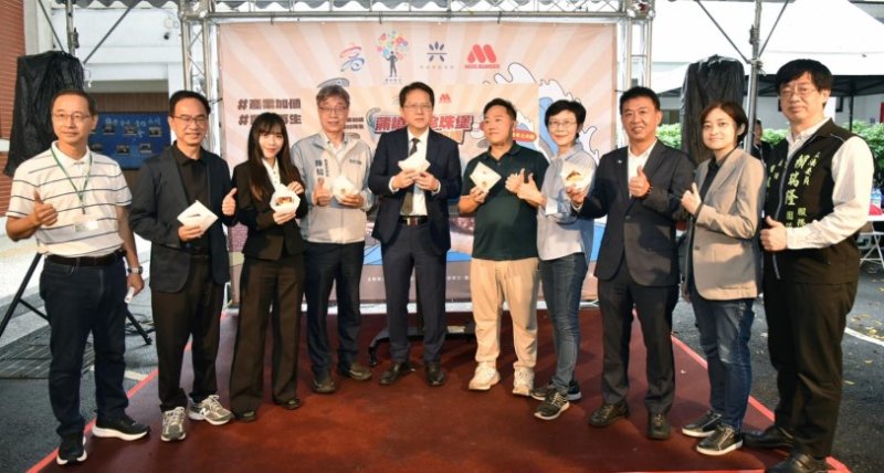 農業部聯袂立法院各委員強力推薦國產蒲燒鰻魚漢堡 美味直達餐桌