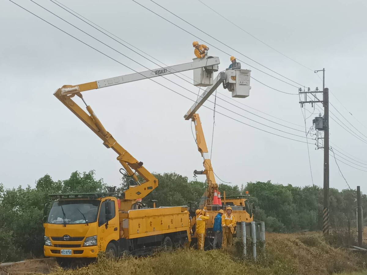 豪雨重創屏東電網　台電全力搶修逾1.7萬戶受影響、傍晚全面復電