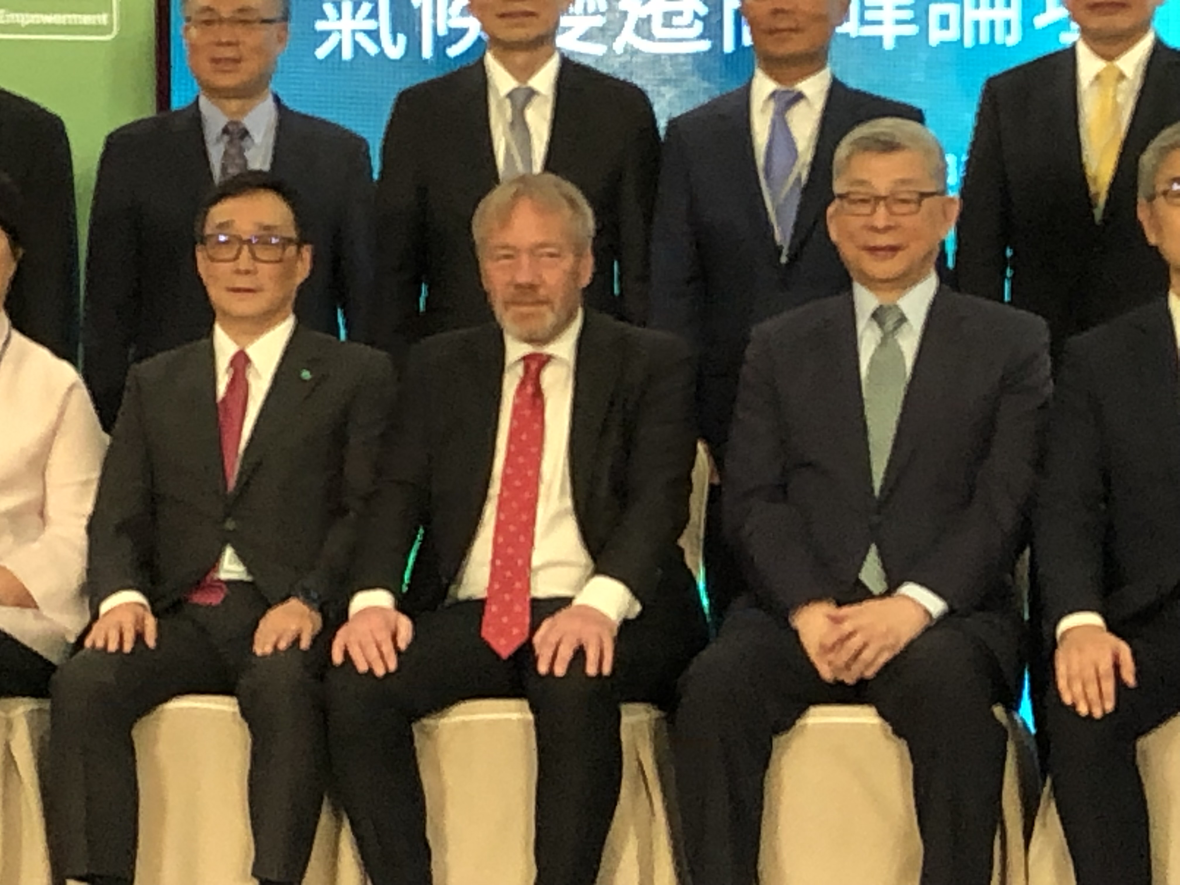 國泰金蔡宏圖懇談　郭明鑑請辭國泰世華銀董座